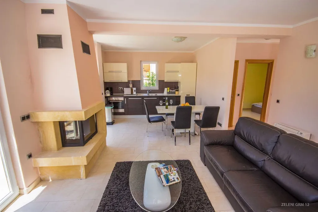Contemporary Island Villa with Pool – Splitska