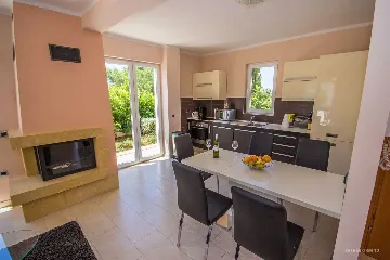 Contemporary Island Villa with Pool – Splitska