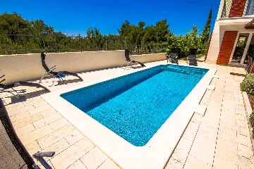 Contemporary Island Villa with Pool – Splitska