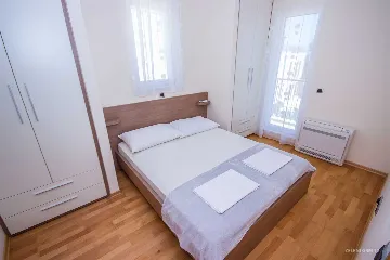 Contemporary Island Villa with Pool – Splitska