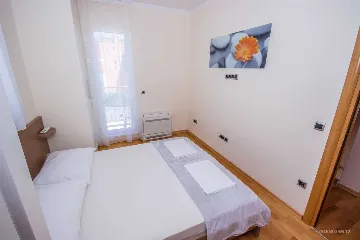 Contemporary Island Villa with Pool – Splitska