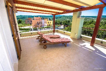 Contemporary Island Villa with Pool – Splitska