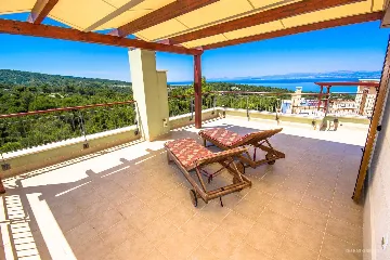 Contemporary Island Villa with Pool – Splitska