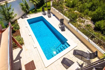 Contemporary Island Villa with Pool – Splitska