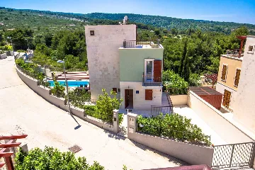 Contemporary Island Villa with Pool – Splitska