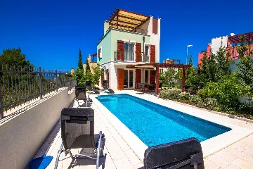 Contemporary Island Villa with Pool – Splitska