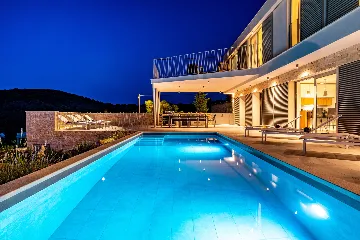 Modern Poolside Villa in Žman