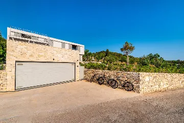 Modern Poolside Villa in Žman