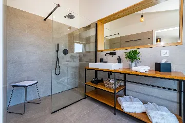 Modern Poolside Villa in Žman