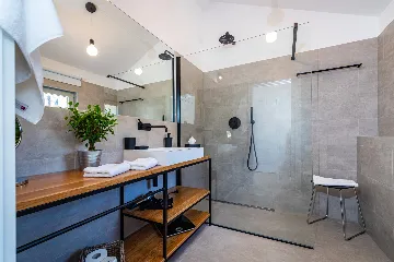 Modern Poolside Villa in Žman