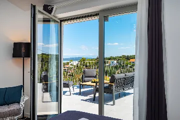 Modern Poolside Villa in Žman