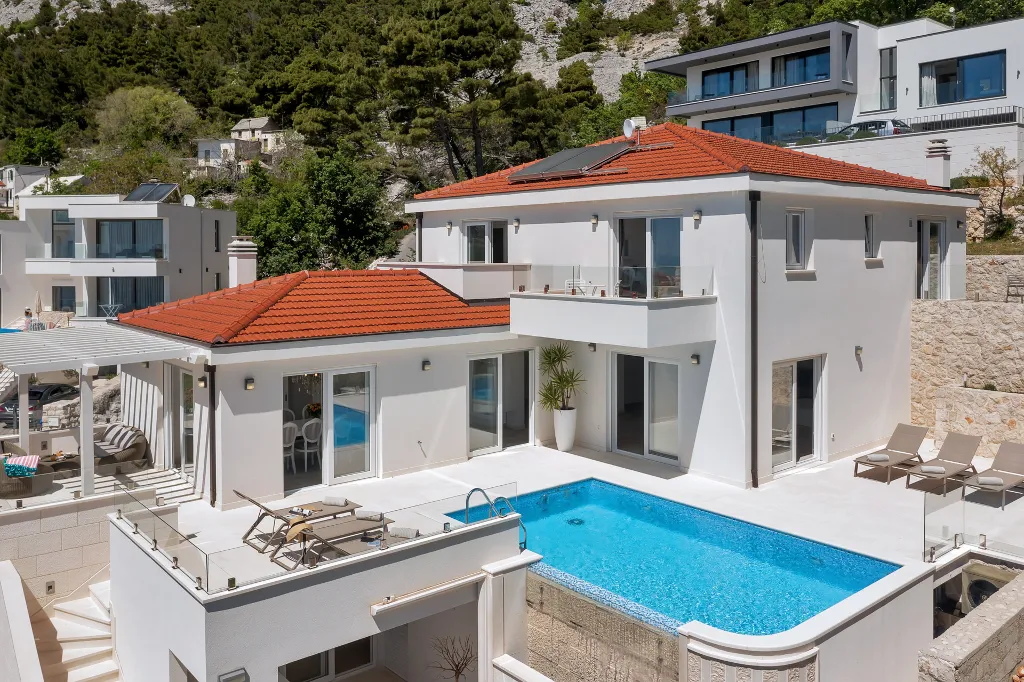 Contemporary 5-Bedroom Villa with Infinity Pool, Makarska