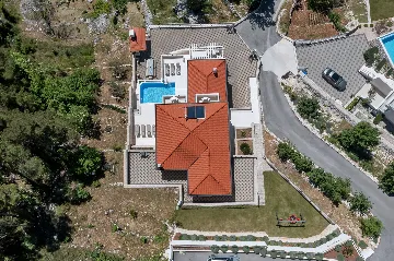 Contemporary 5-Bedroom Villa with Infinity Pool, Makarska