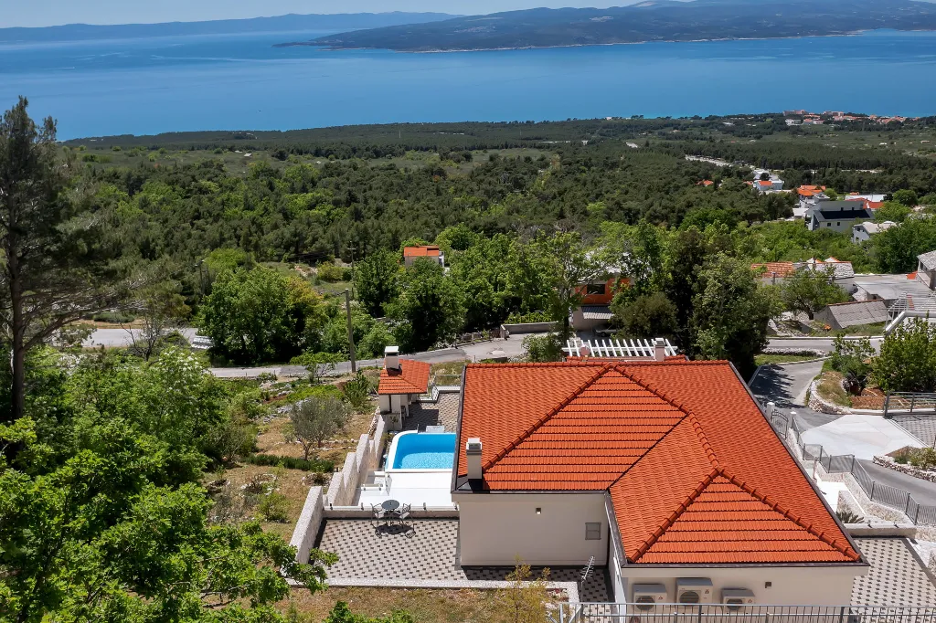 Contemporary 5-Bedroom Villa with Infinity Pool, Makarska