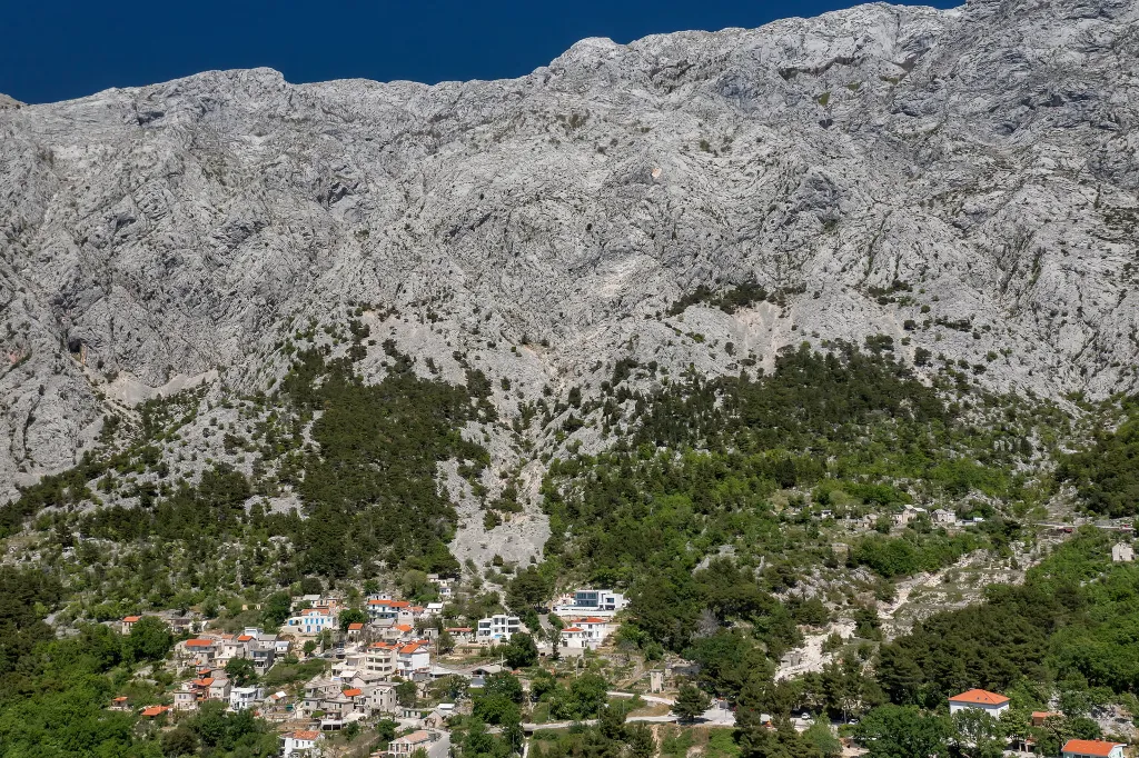 Contemporary 5-Bedroom Villa with Infinity Pool, Makarska