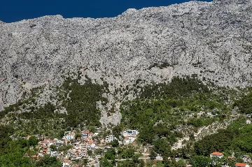 Contemporary 5-Bedroom Villa with Infinity Pool, Makarska