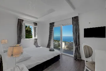 Contemporary 5-Bedroom Villa with Infinity Pool, Makarska