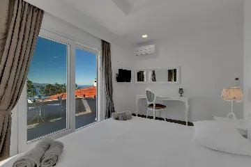 Contemporary 5-Bedroom Villa with Infinity Pool, Makarska