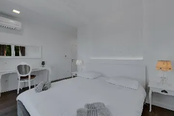 Contemporary 5-Bedroom Villa with Infinity Pool, Makarska