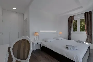 Contemporary 5-Bedroom Villa with Infinity Pool, Makarska