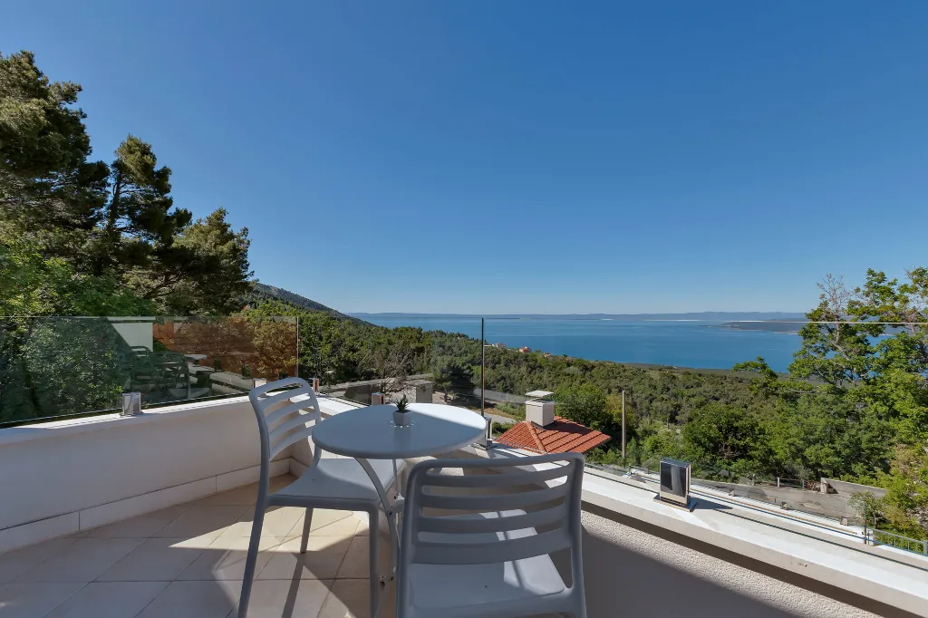 Contemporary 5-Bedroom Villa with Infinity Pool, Makarska
