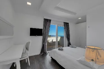 Contemporary 5-Bedroom Villa with Infinity Pool, Makarska