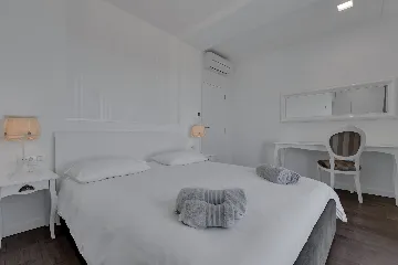 Contemporary 5-Bedroom Villa with Infinity Pool, Makarska