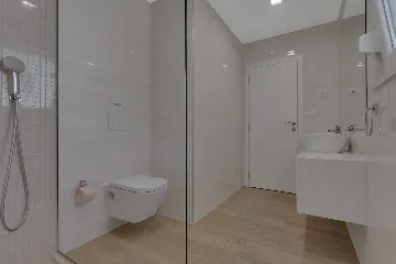 Contemporary 5-Bedroom Villa with Infinity Pool, Makarska