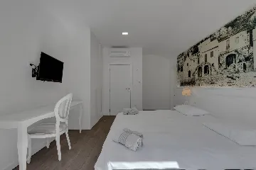 Contemporary 5-Bedroom Villa with Infinity Pool, Makarska