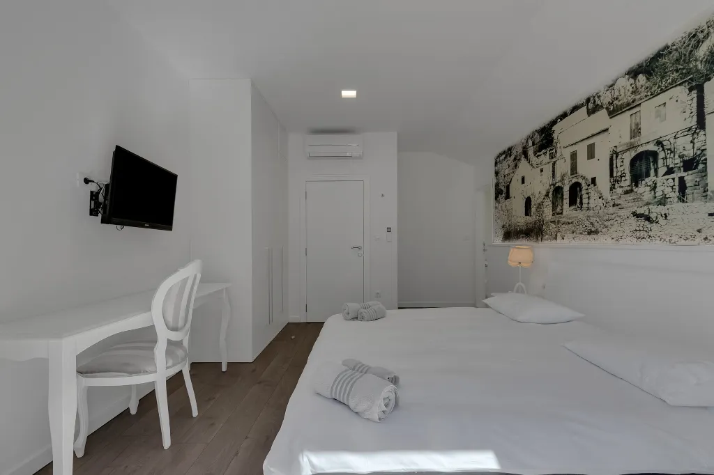 Contemporary 5-Bedroom Villa with Infinity Pool, Makarska