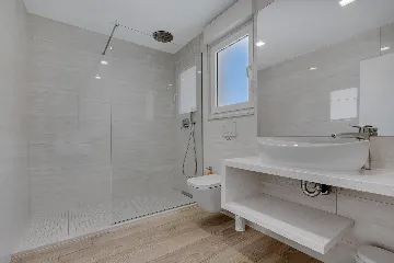 Contemporary 5-Bedroom Villa with Infinity Pool, Makarska