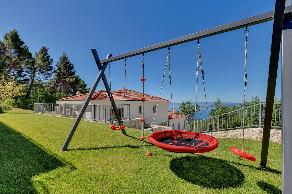 Contemporary 5-Bedroom Villa with Infinity Pool, Makarska