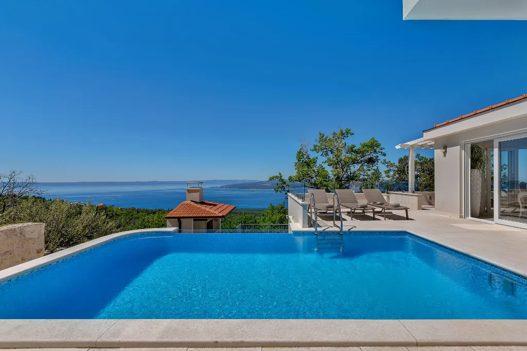 Contemporary 5-Bedroom Villa with Infinity Pool, Makarska