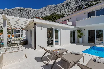 Contemporary 5-Bedroom Villa with Infinity Pool, Makarska
