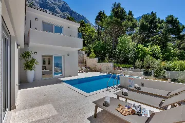 Contemporary 5-Bedroom Villa with Infinity Pool, Makarska