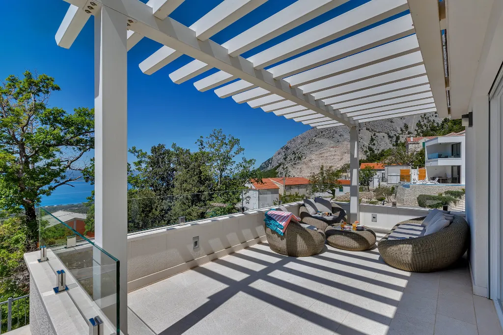 Contemporary 5-Bedroom Villa with Infinity Pool, Makarska