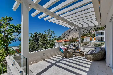 Contemporary 5-Bedroom Villa with Infinity Pool, Makarska