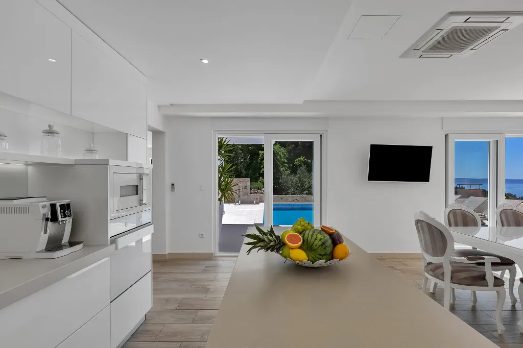 Contemporary 5-Bedroom Villa with Infinity Pool, Makarska