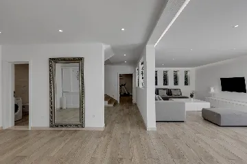 Contemporary 5-Bedroom Villa with Infinity Pool, Makarska