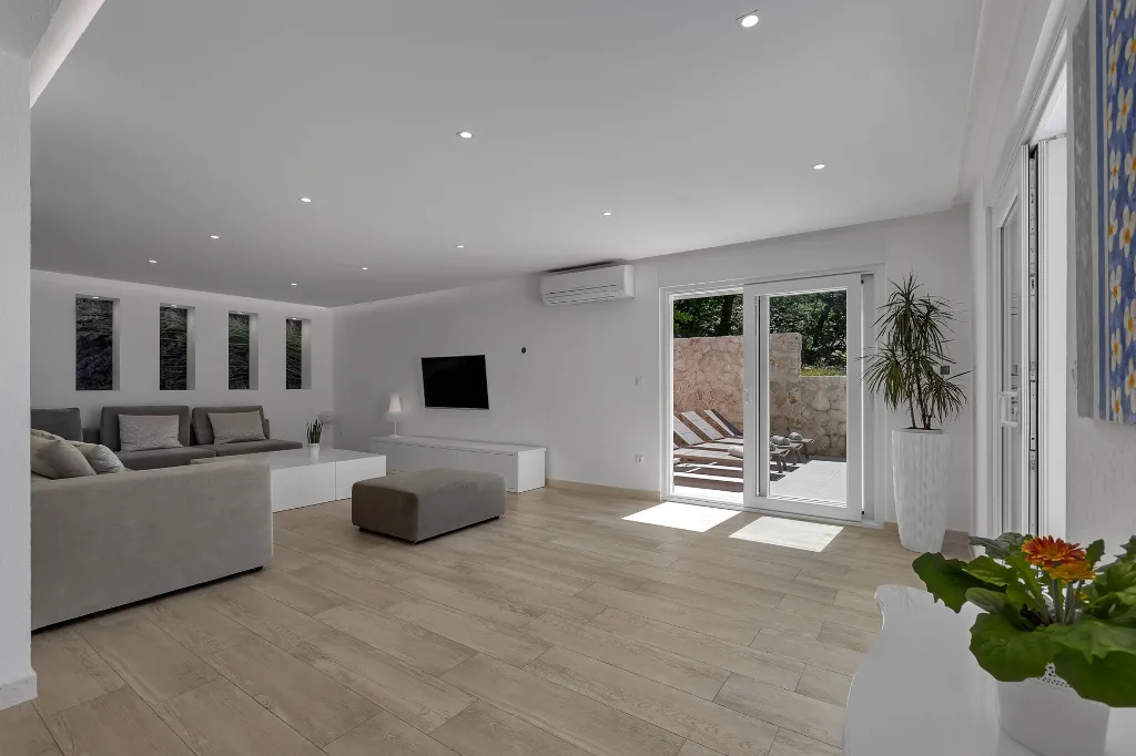 Contemporary 5-Bedroom Villa with Infinity Pool, Makarska