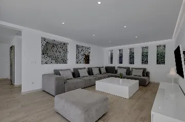 Contemporary 5-Bedroom Villa with Infinity Pool, Makarska