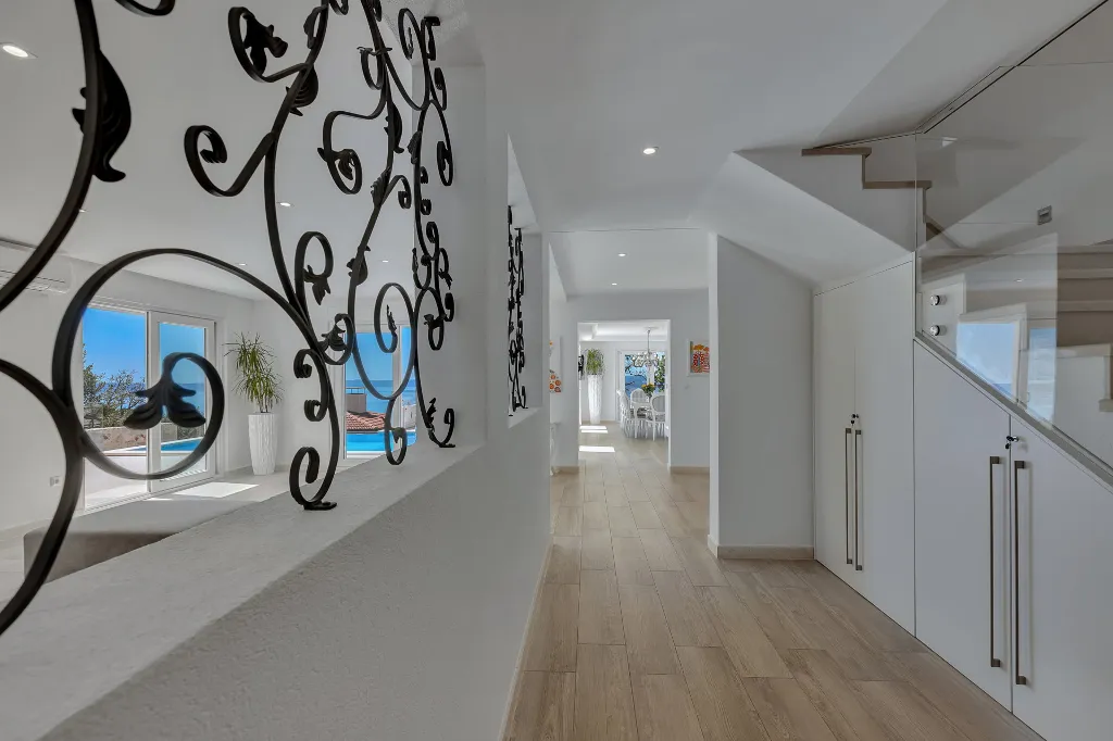 Contemporary 5-Bedroom Villa with Infinity Pool, Makarska