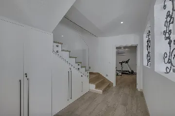 Contemporary 5-Bedroom Villa with Infinity Pool, Makarska