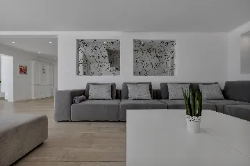 Contemporary 5-Bedroom Villa with Infinity Pool, Makarska