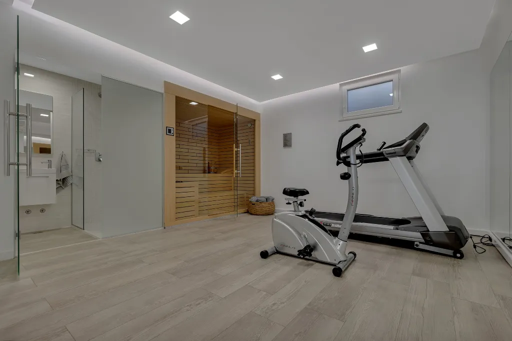 Contemporary 5-Bedroom Villa with Infinity Pool, Makarska
