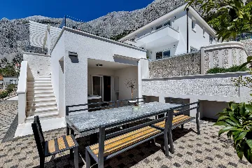 Contemporary 5-Bedroom Villa with Infinity Pool, Makarska