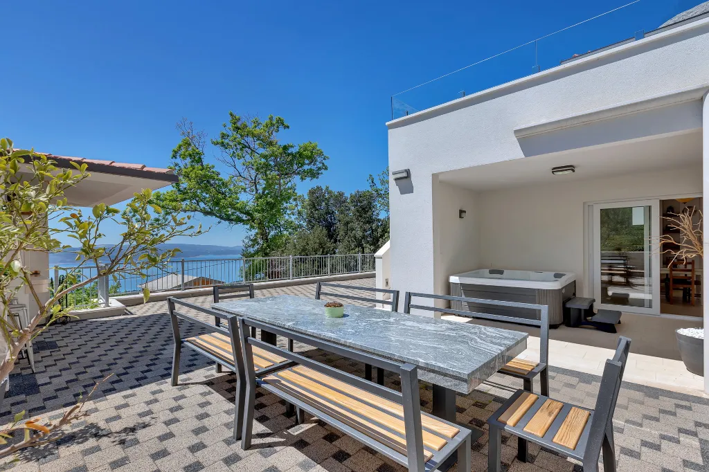 Contemporary 5-Bedroom Villa with Infinity Pool, Makarska