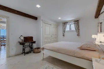 Contemporary 5-Bedroom Villa with Infinity Pool, Makarska