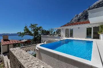 Contemporary 5-Bedroom Villa with Infinity Pool, Makarska