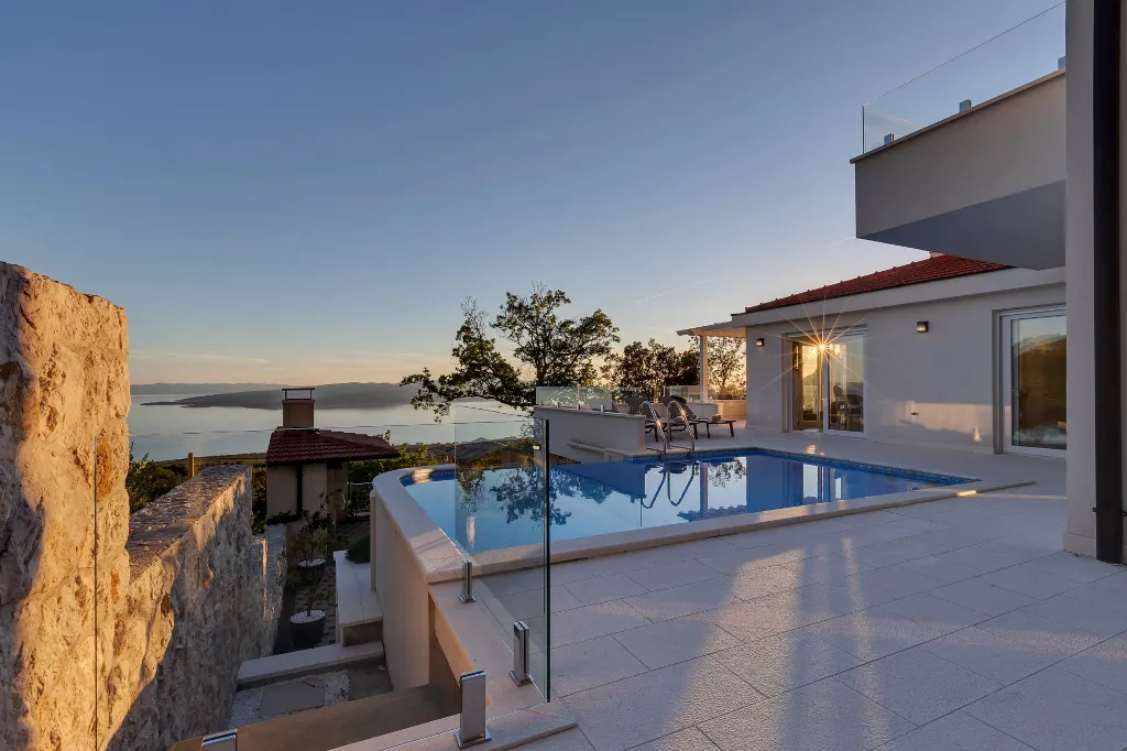 Contemporary 5-Bedroom Villa with Infinity Pool, Makarska